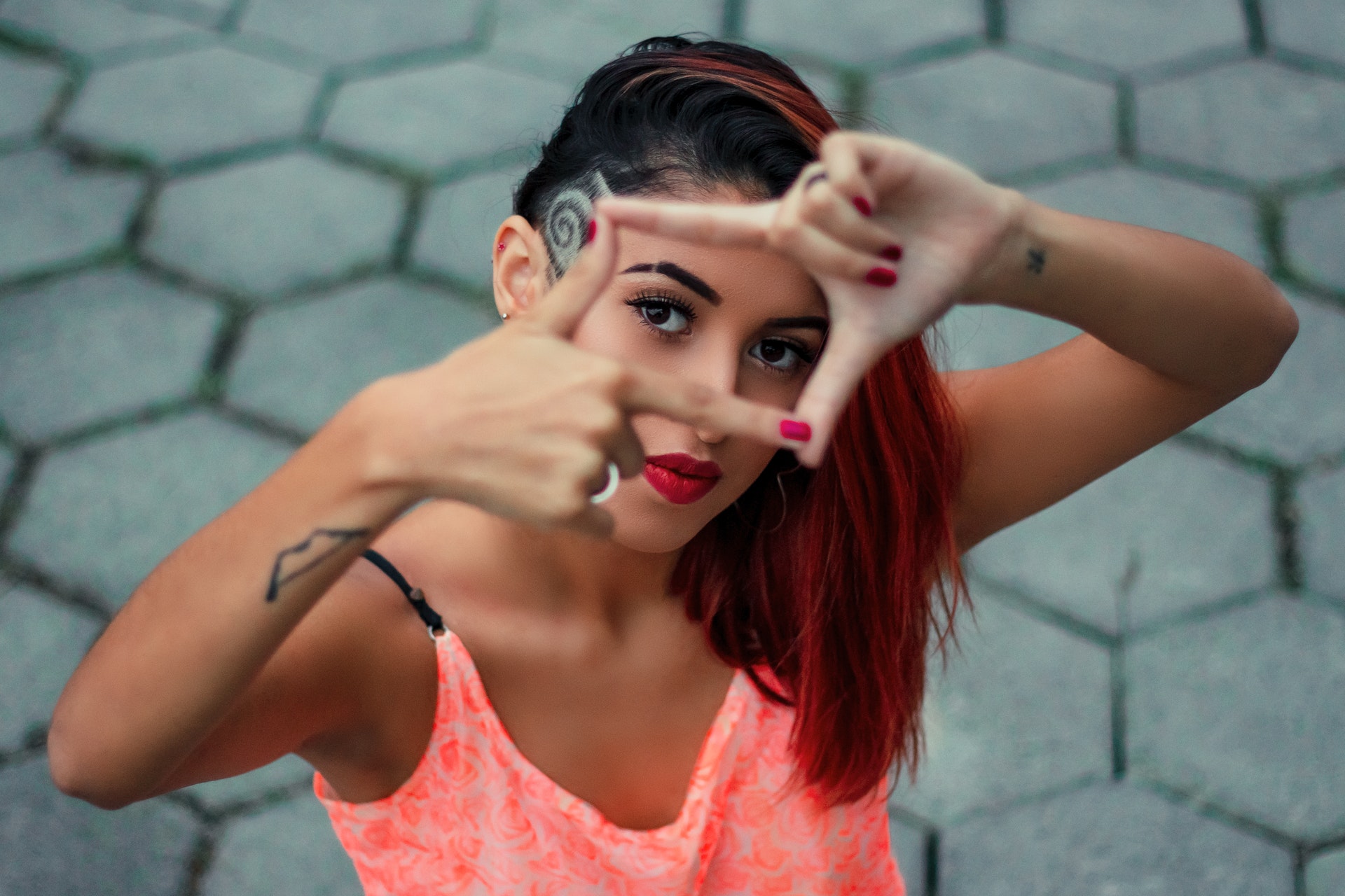 Young woman with clarity. Photo by pexels-marcelo-chagas-2424597